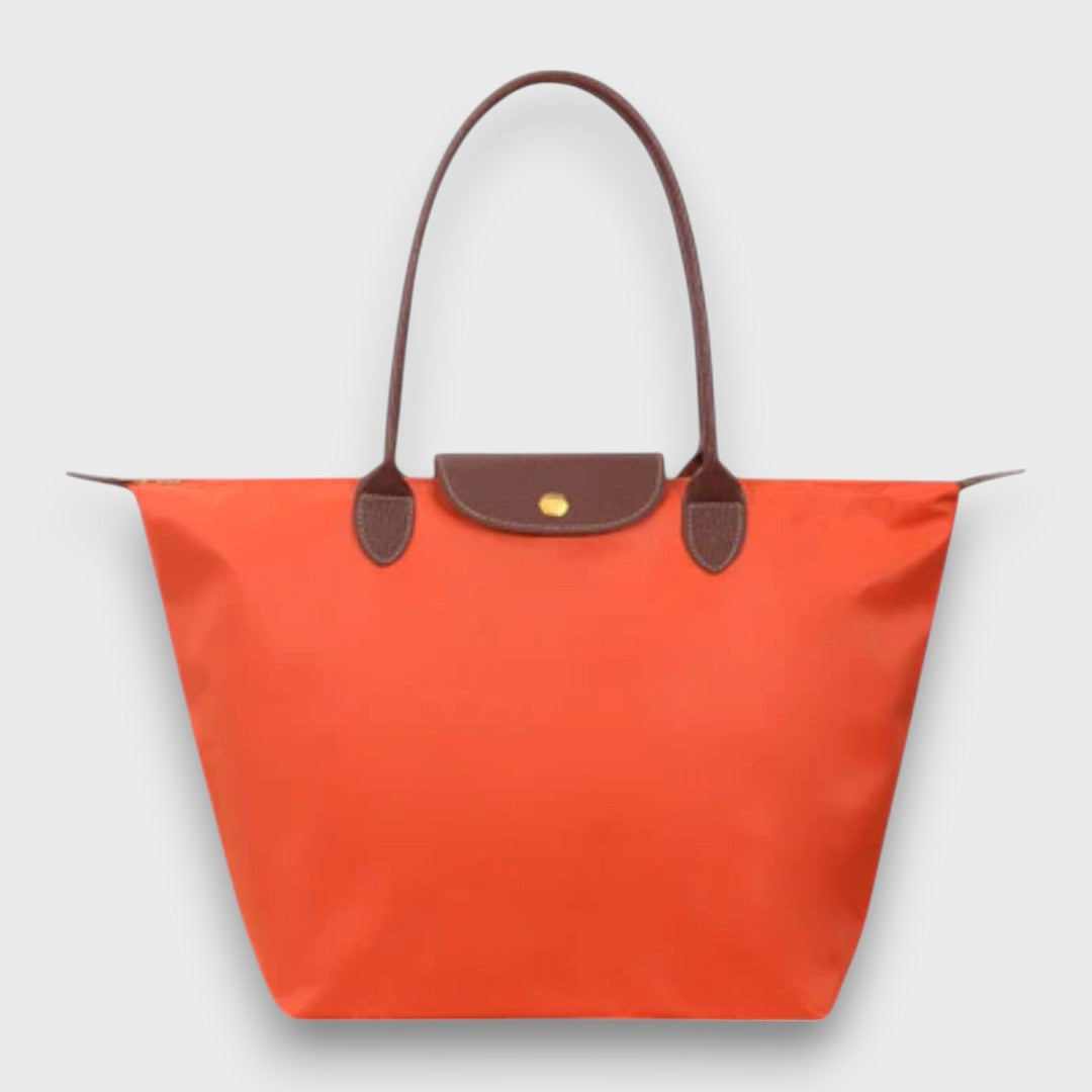 Isaure – Classic Shoulder Bag with Character